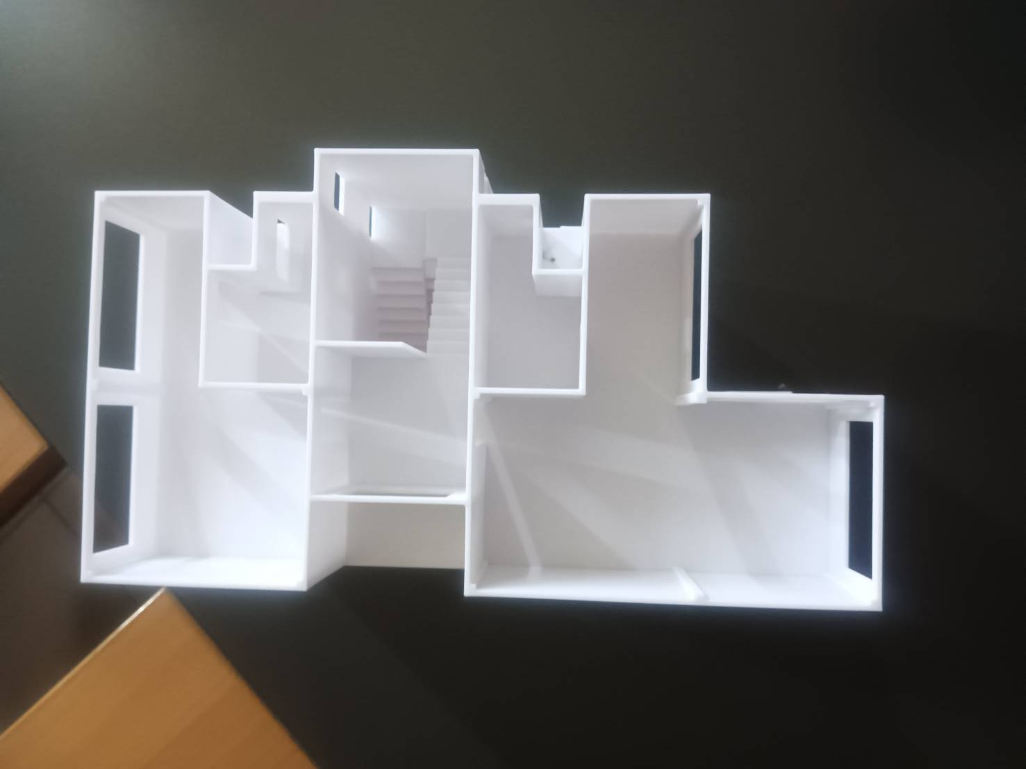 โมเดลบ้านพิมพ์ 3D แสดงผังพื้นที่ภายในและบันได